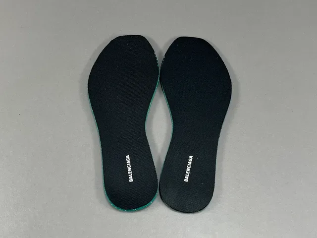 Balenciaga Speed Trainer preto e branco sneakers lifestyle 4