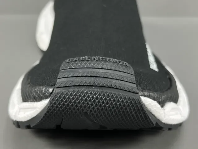 Balenciaga Speed Trainer preto e branco sneakers lifestyle 5