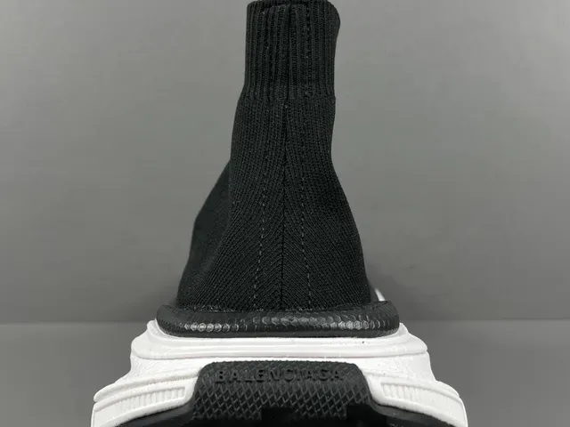 Balenciaga Speed Trainer preto e branco sneakers lifestyle 6