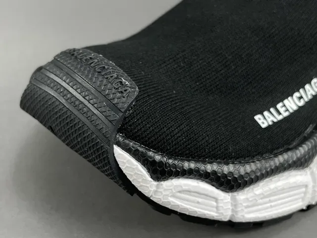 Balenciaga Speed Trainer preto e branco sneakers lifestyle 9