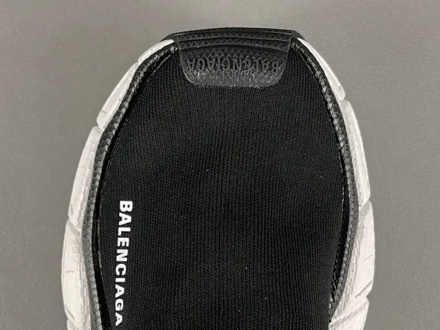 Balenciaga Speed Trainer preto e branco sneakers lifestyle 10