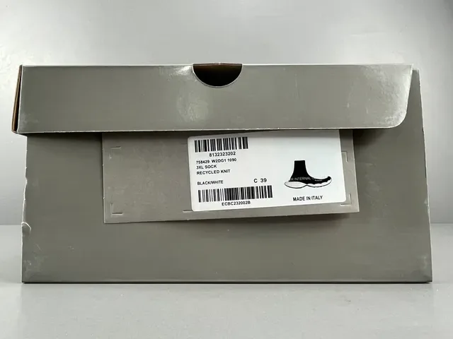 Balenciaga Speed Trainer preto e branco sneakers lifestyle 11