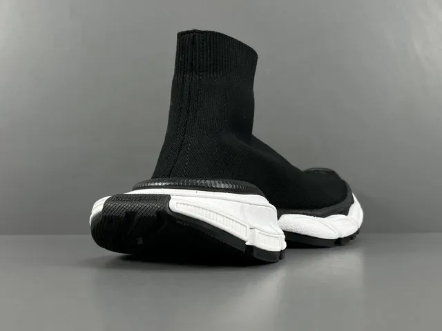 Balenciaga Speed Trainer preto e branco sneakers lifestyle 14