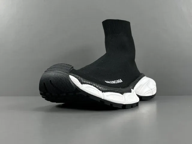 Balenciaga Speed Trainer preto e branco sneakers lifestyle 15