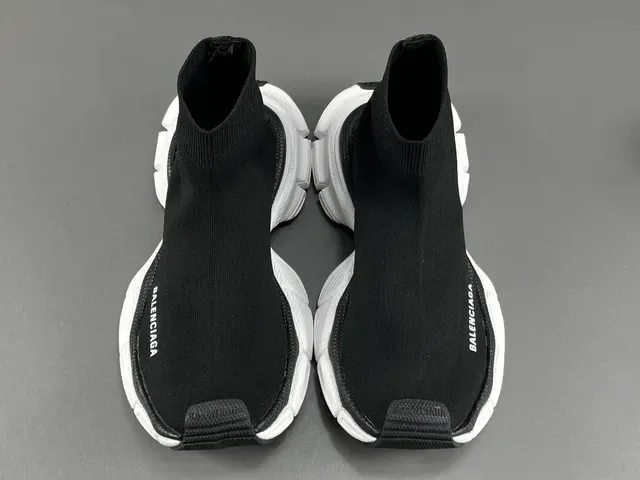 Balenciaga Speed Trainer preto e branco sneakers lifestyle 16