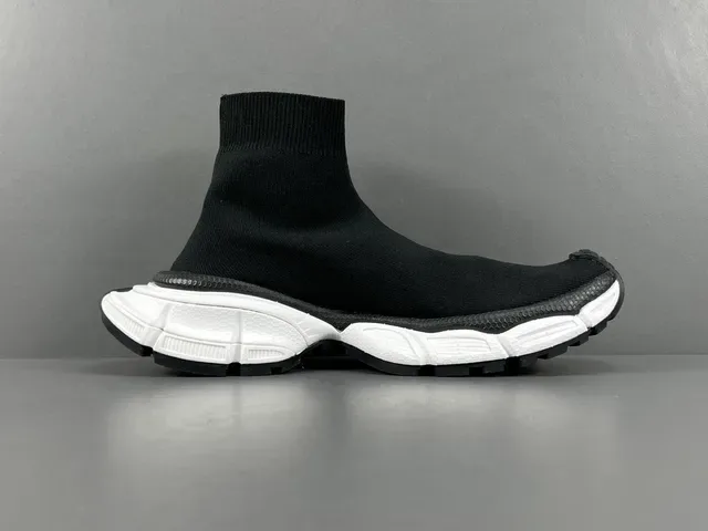 Balenciaga Speed Trainer preto e branco sneakers lifestyle 18