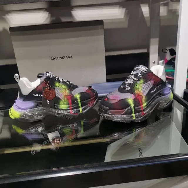 Balenciaga Triple S de várias cores salpicaduras de tinta tênis grosso 7