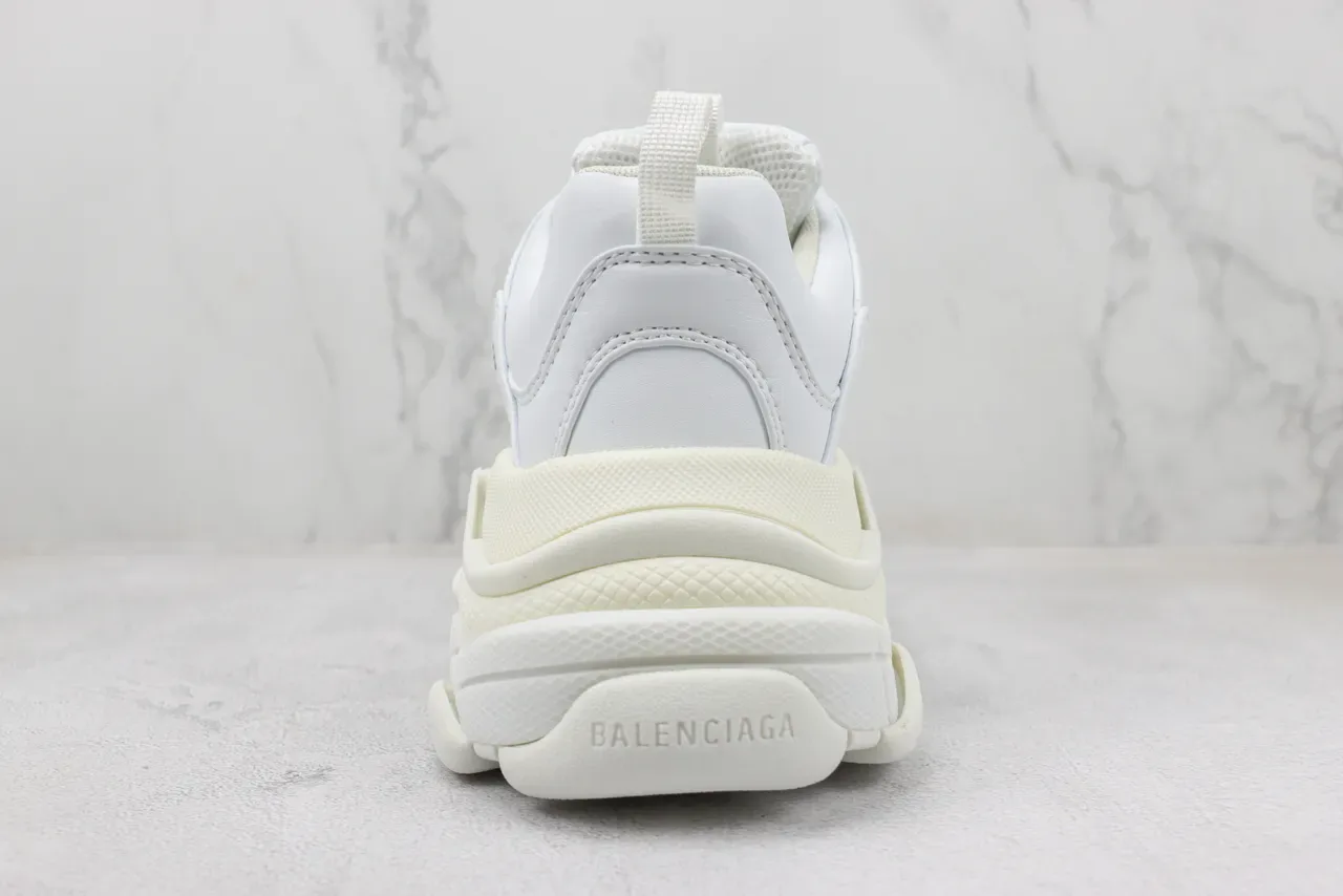 Balenciaga Triple S 白色厚底运动鞋 9