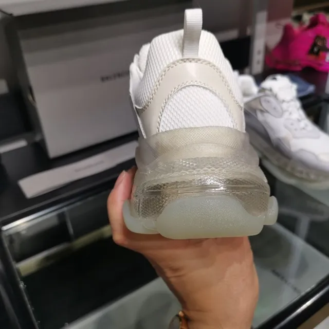 Balenciaga Triple S chaussures chunky blanches Mickey Mouse 4