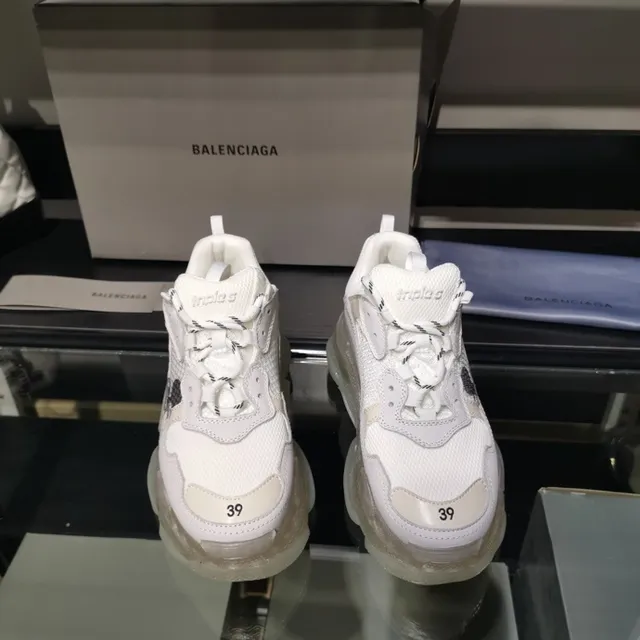 Balenciaga Triple S chaussures chunky blanches Mickey Mouse 8