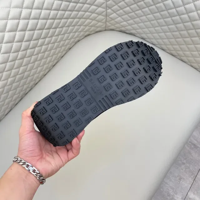 Balmain Sneakers noires monocromatiques en panneaux synthétiques et velours superposés 2