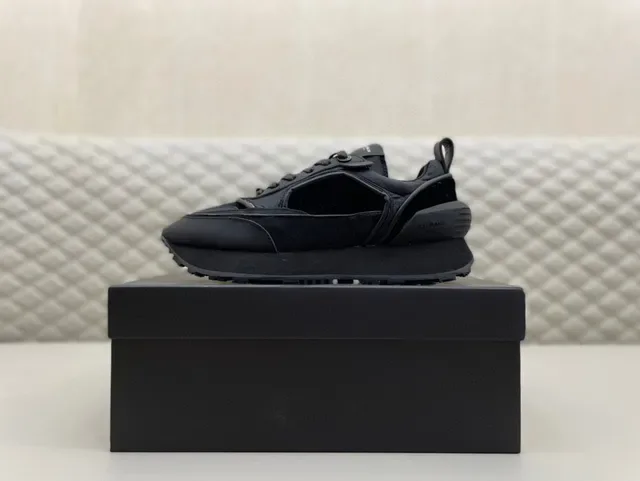 Balmain Sneakers noires monocromatiques en panneaux synthétiques et velours superposés 5