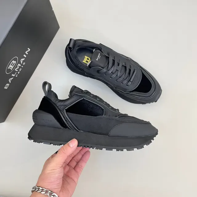 Balmain Sneakers noires monocromatiques en panneaux synthétiques et velours superposés 6