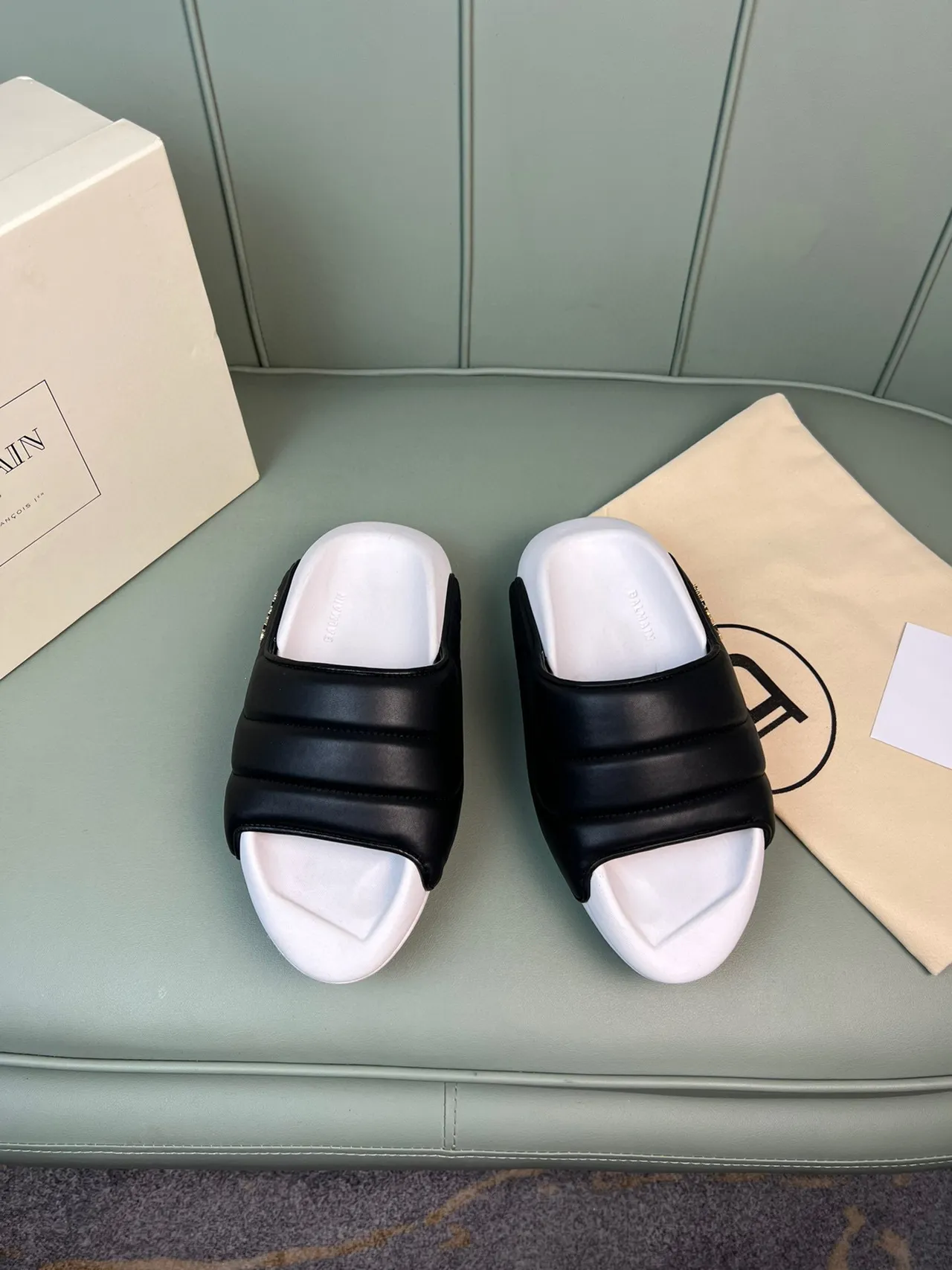 Balmain Sandale à enfiler matelassée 8