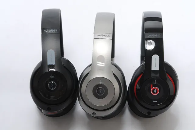 Beats Casque Circumaural Sans Fil Noir Argent Sur l'Oreille 2