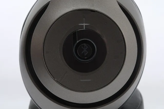 Beats Casque Circumaural Sans Fil Noir Argent Sur l'Oreille 5