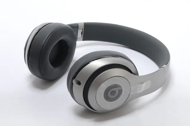 Beats Casque Circumaural Sans Fil Noir Argent Sur l'Oreille 7