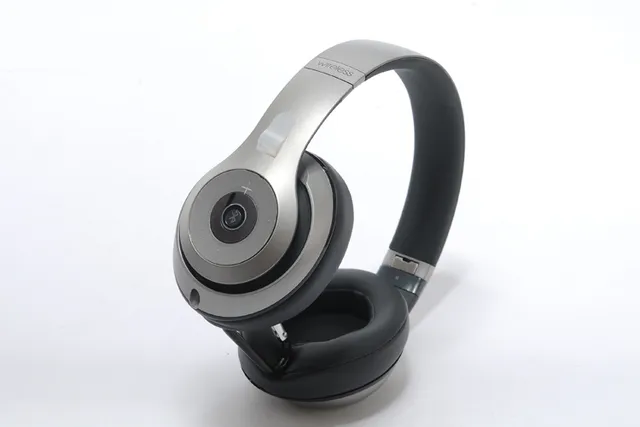 Beats Casque Circumaural Sans Fil Noir Argent Sur l'Oreille 8