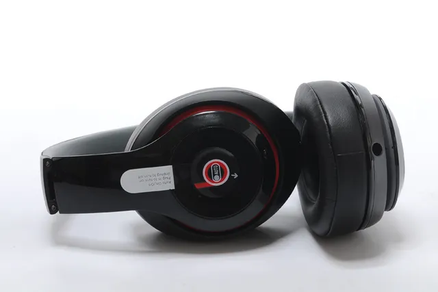Beats Casque Circumaural Sans Fil Noir Argent Sur l'Oreille 10