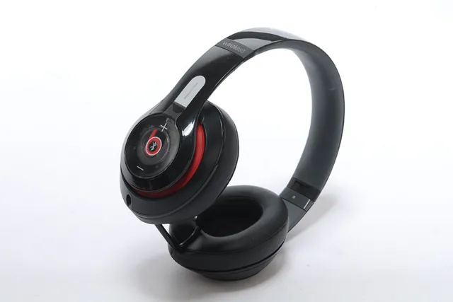 Beats Casque Circumaural Sans Fil Noir Argent Sur l'Oreille 12