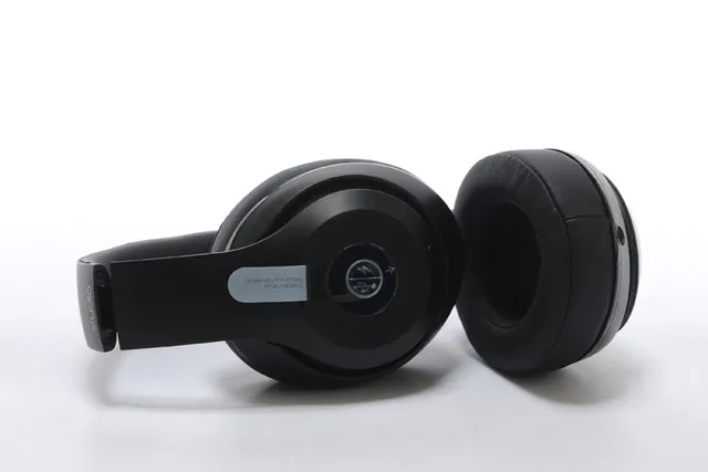 Beats Casque Circumaural Sans Fil Noir Argent Sur l'Oreille 14