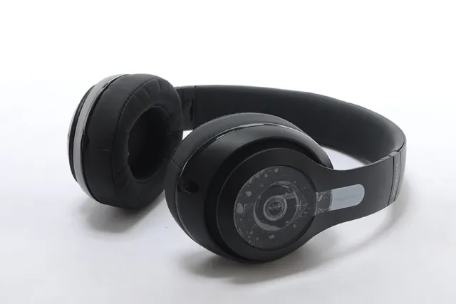 Beats Casque Circumaural Sans Fil Noir Argent Sur l'Oreille 15