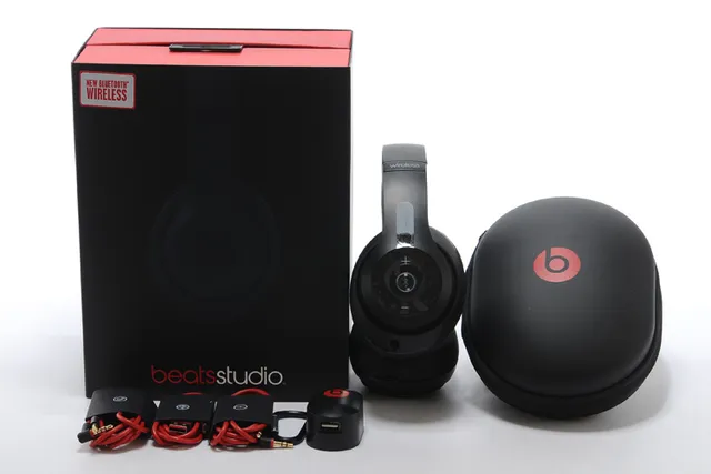 Beats Casque Circumaural Sans Fil Noir Argent Sur l'Oreille 18