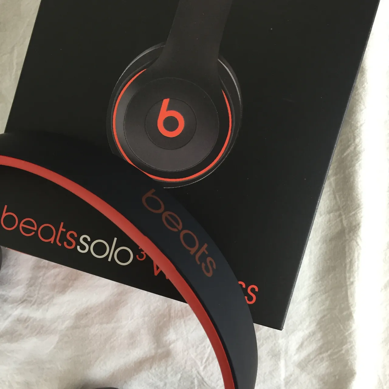 Beats Solo³ Wireless Special Edition Red Over-Ear Headphones 4