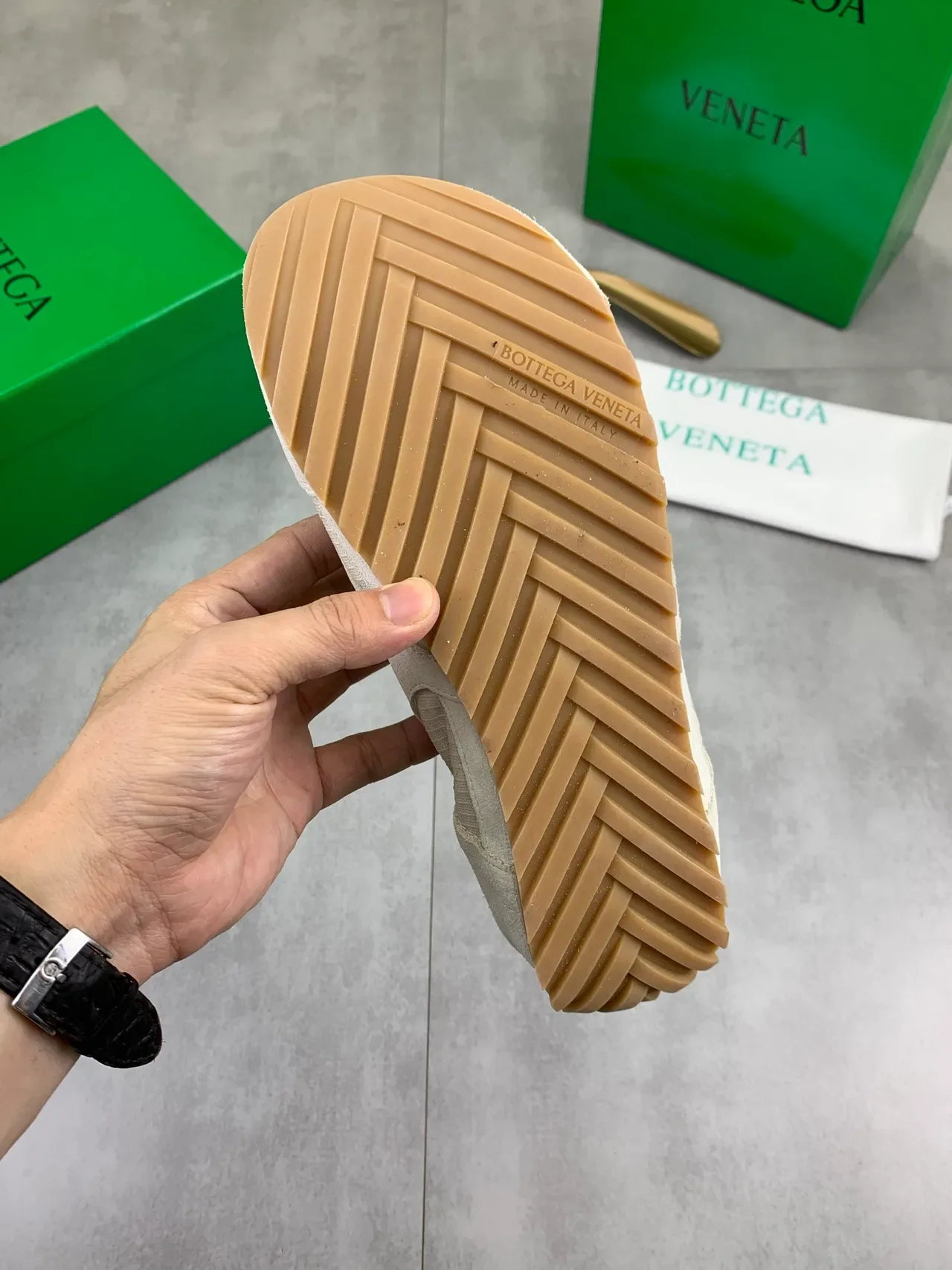 Bottega Veneta حذاء لايف ستايل بيج من السويد والميش 3