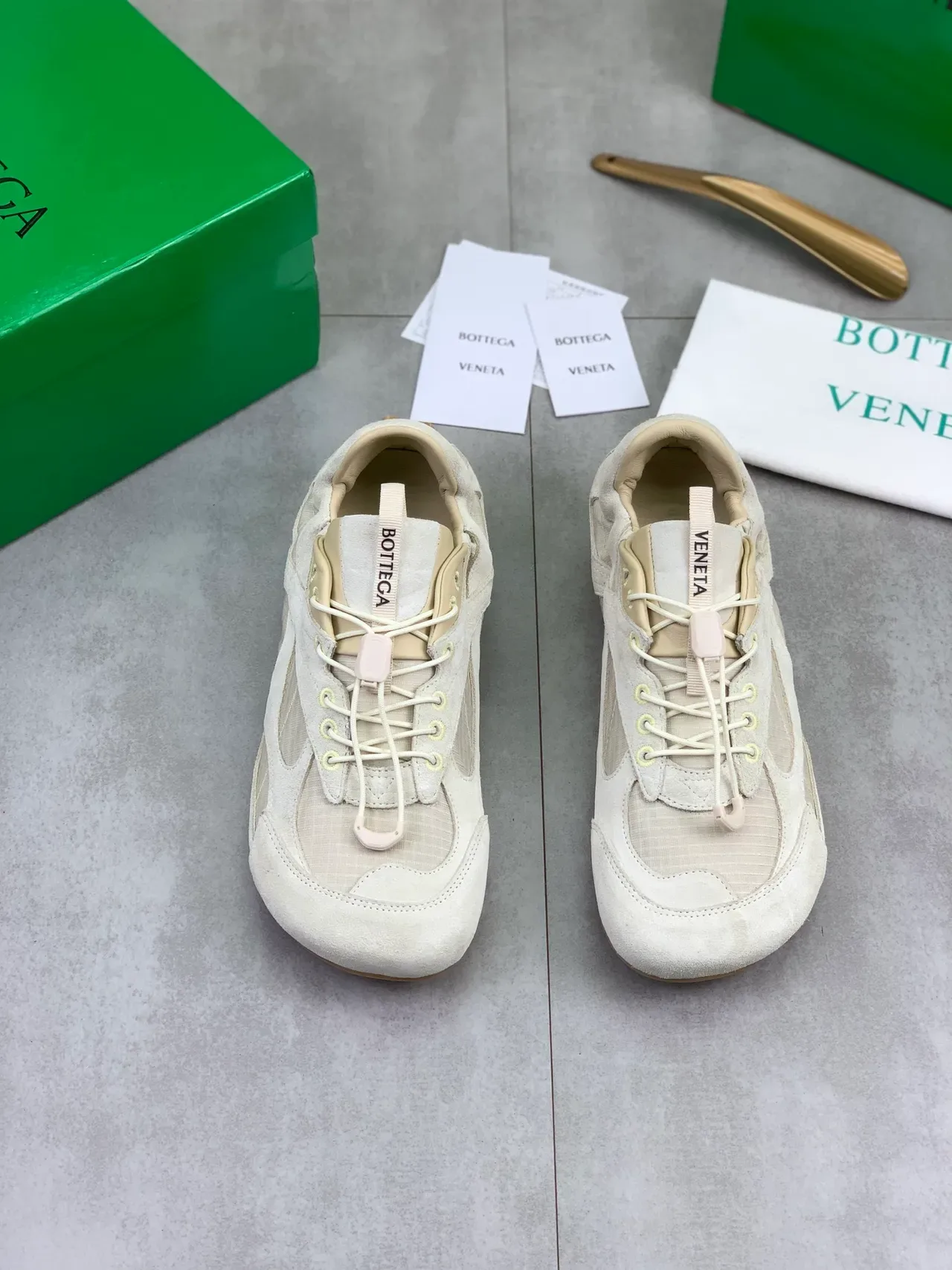Bottega Veneta حذاء لايف ستايل بيج من السويد والميش 4