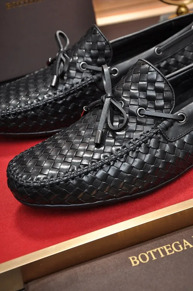 Bottega Veneta ब्लैक इंट्रीचिएटो बुना हुआ चमड़ा डेकोरेटिव बॉ लेस लोफर 2