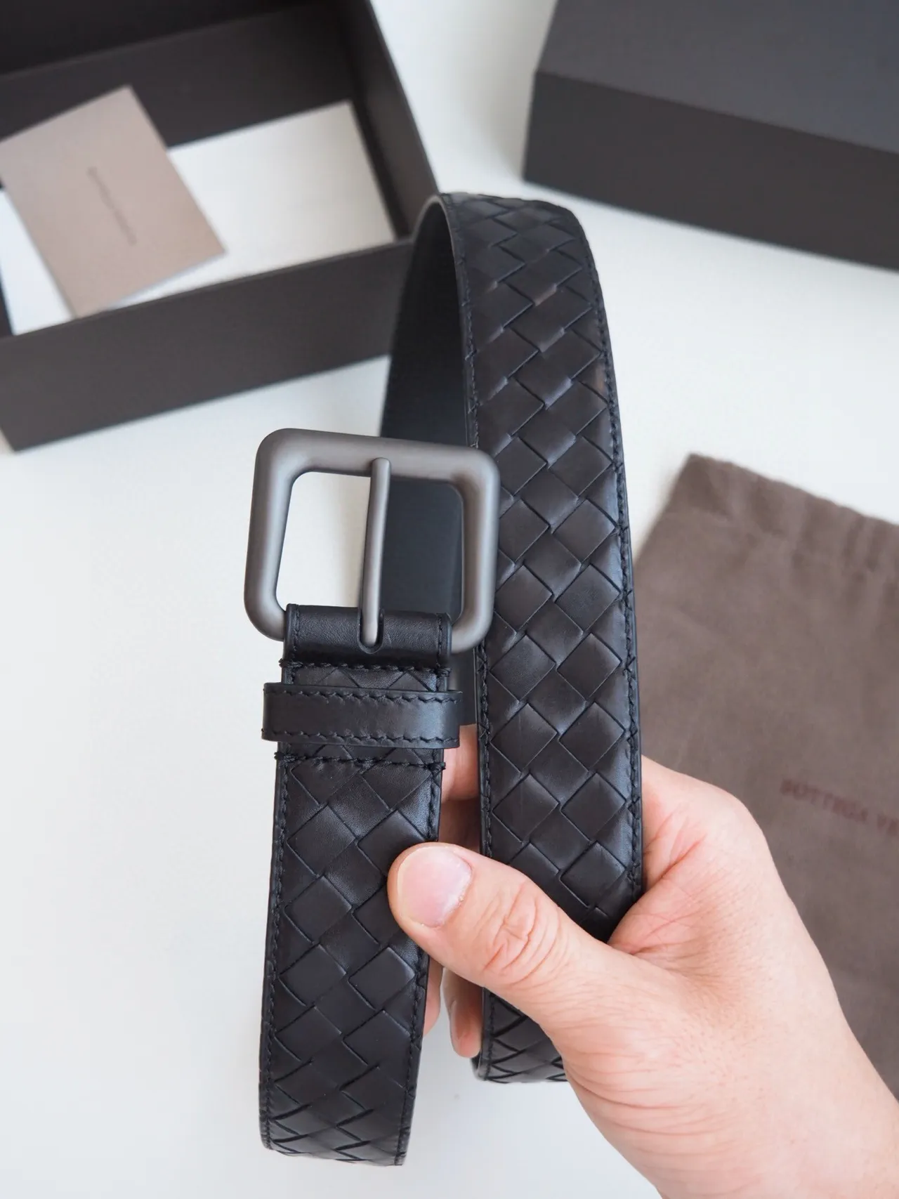 Bottega Veneta Cassette Intrecciato কালো চামড়ার বেল্ট 5