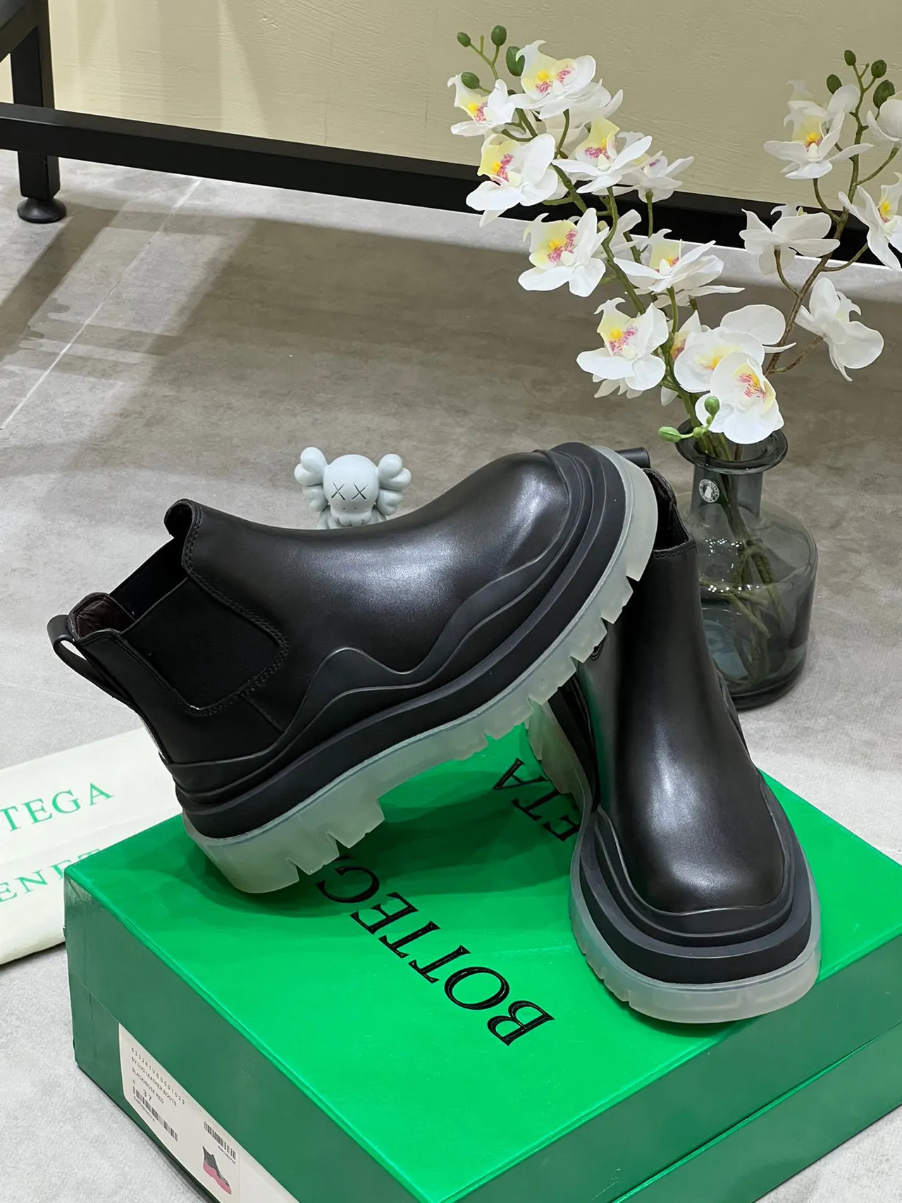 Bottega Veneta Le Cagole Botas Chelsea de cuero negro gruesas 3