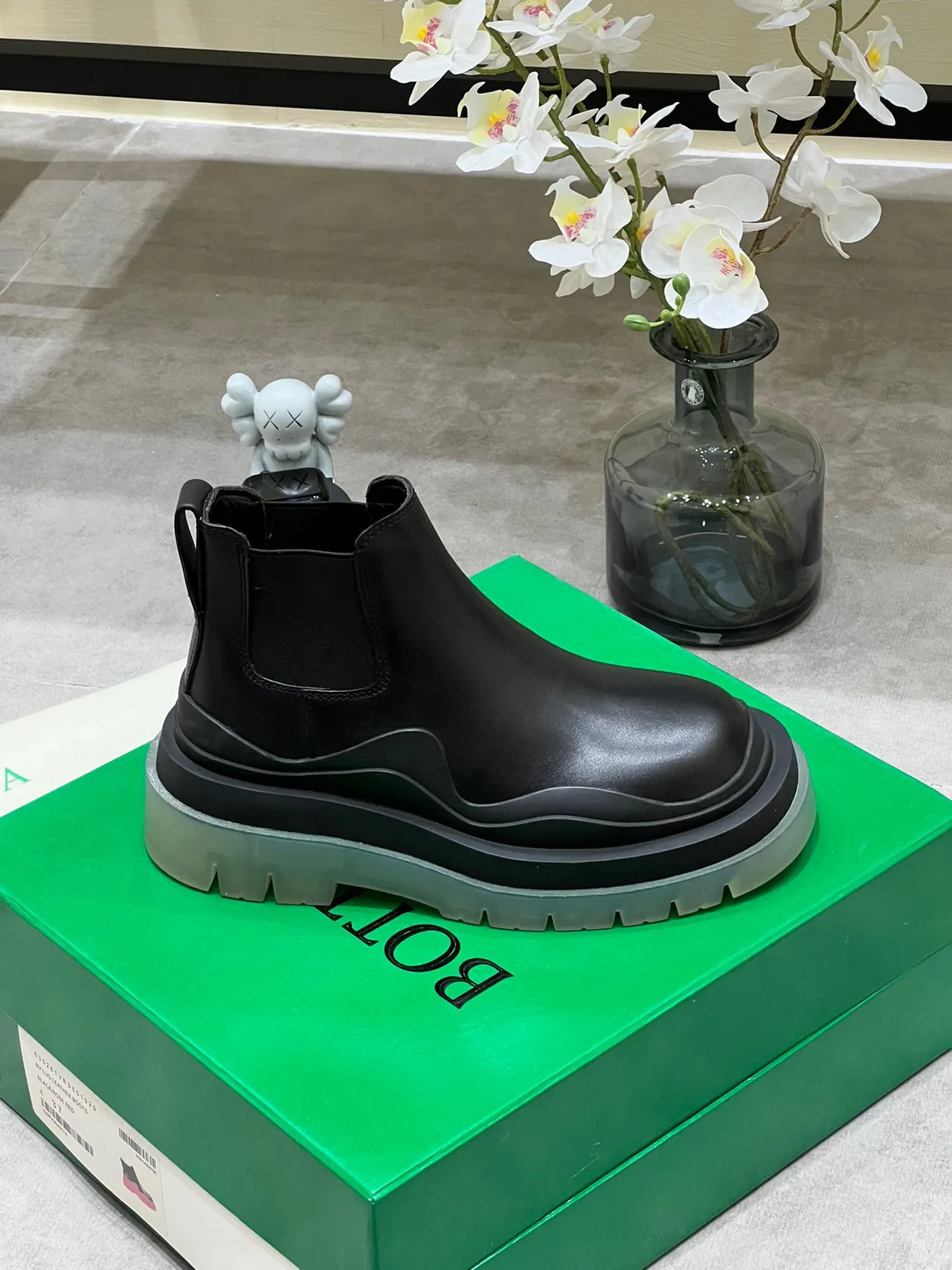 Bottega Veneta Le Cagole Botas Chelsea de cuero negro gruesas 5