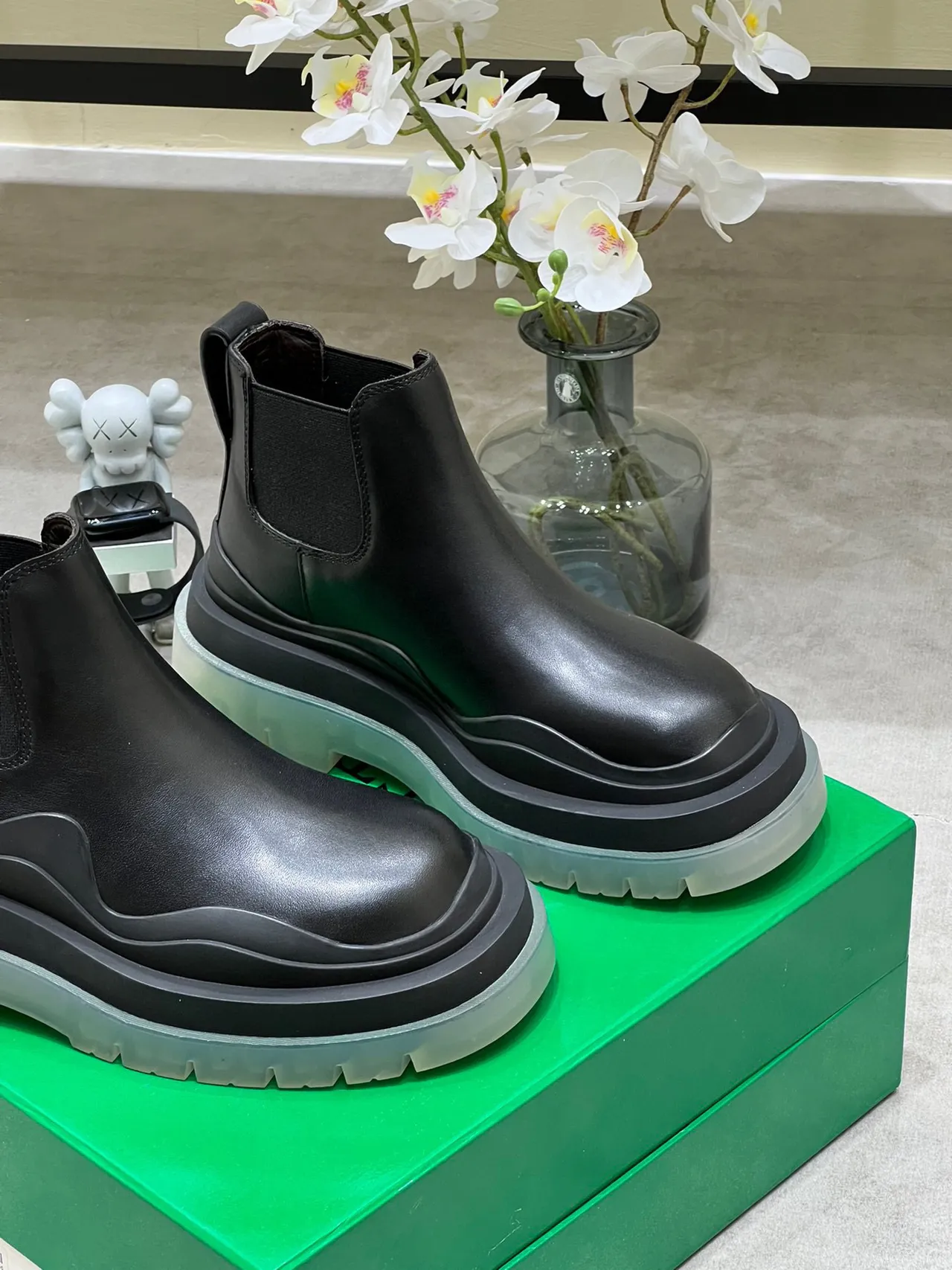 Bottega Veneta Le Cagole Botas Chelsea de cuero negro gruesas 8