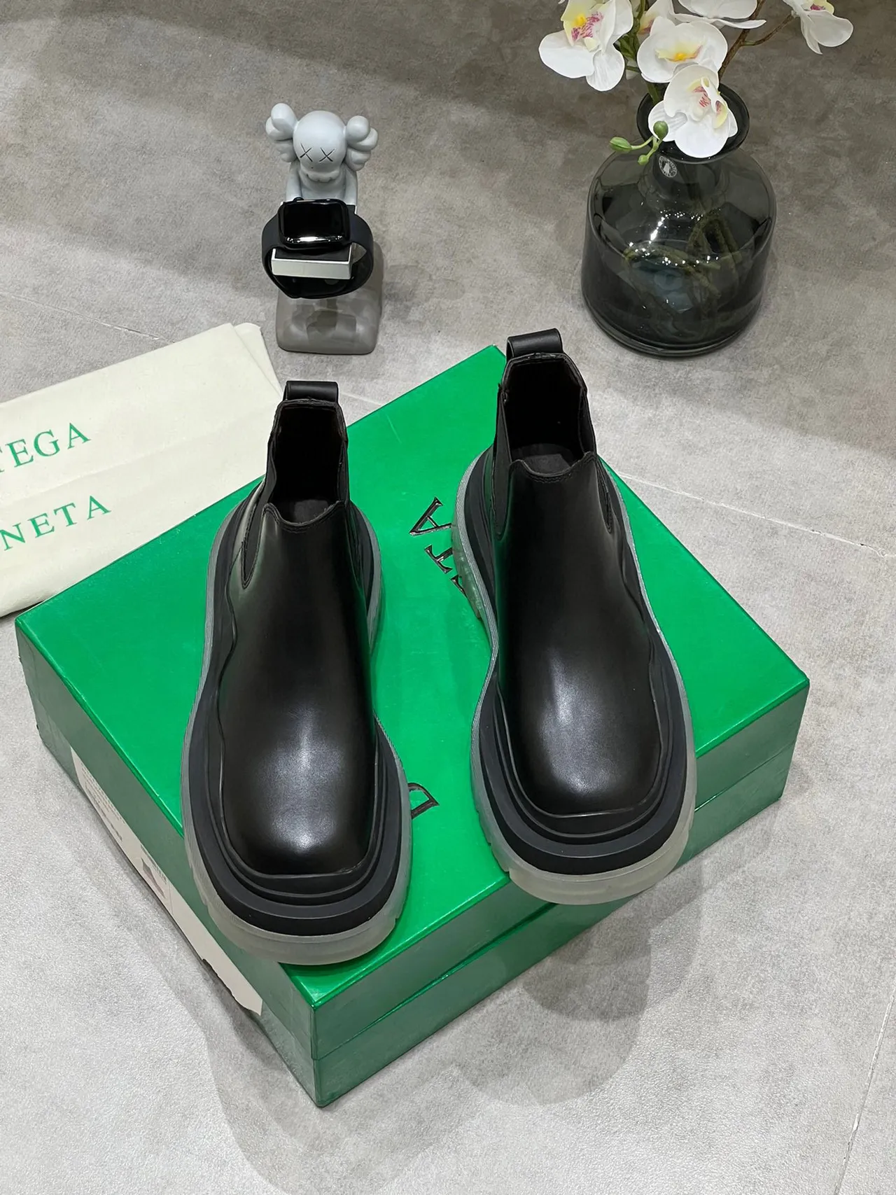 Bottega Veneta Le Cagole Botas Chelsea de cuero negro gruesas 9