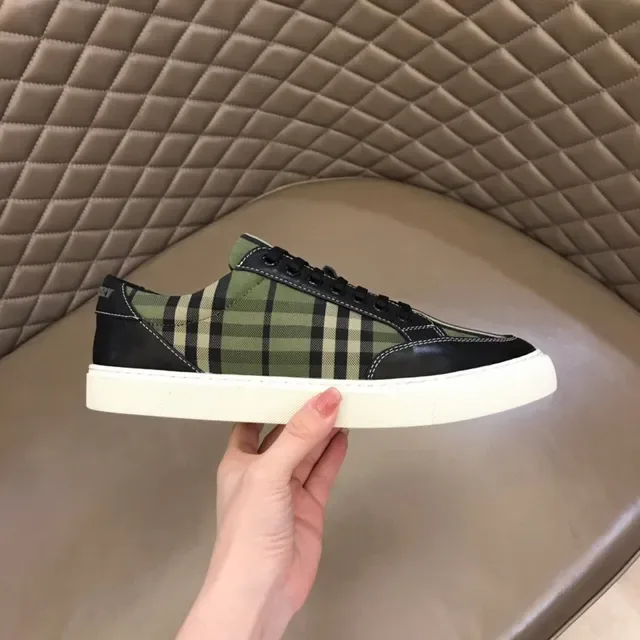 Burberry سنيكرز لايف ستايل أخضر عسكري أسود شيك بلايد أوفرليهات جلد علوية 4