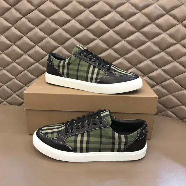 Burberry سنيكرز لايف ستايل أخضر عسكري أسود شيك بلايد أوفرليهات جلد علوية 7