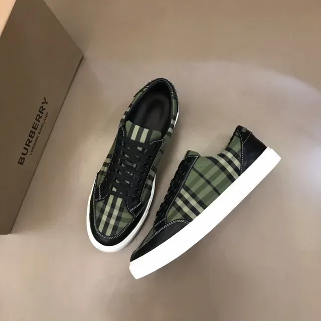 Burberry سنيكرز لايف ستايل أخضر عسكري أسود شيك بلايد أوفرليهات جلد علوية 9