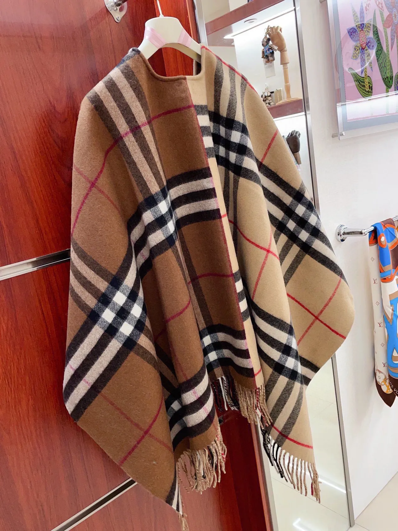 Burberry 米色黑 Nova Check Pattern 扭边流苏下摆羊绒围巾 5