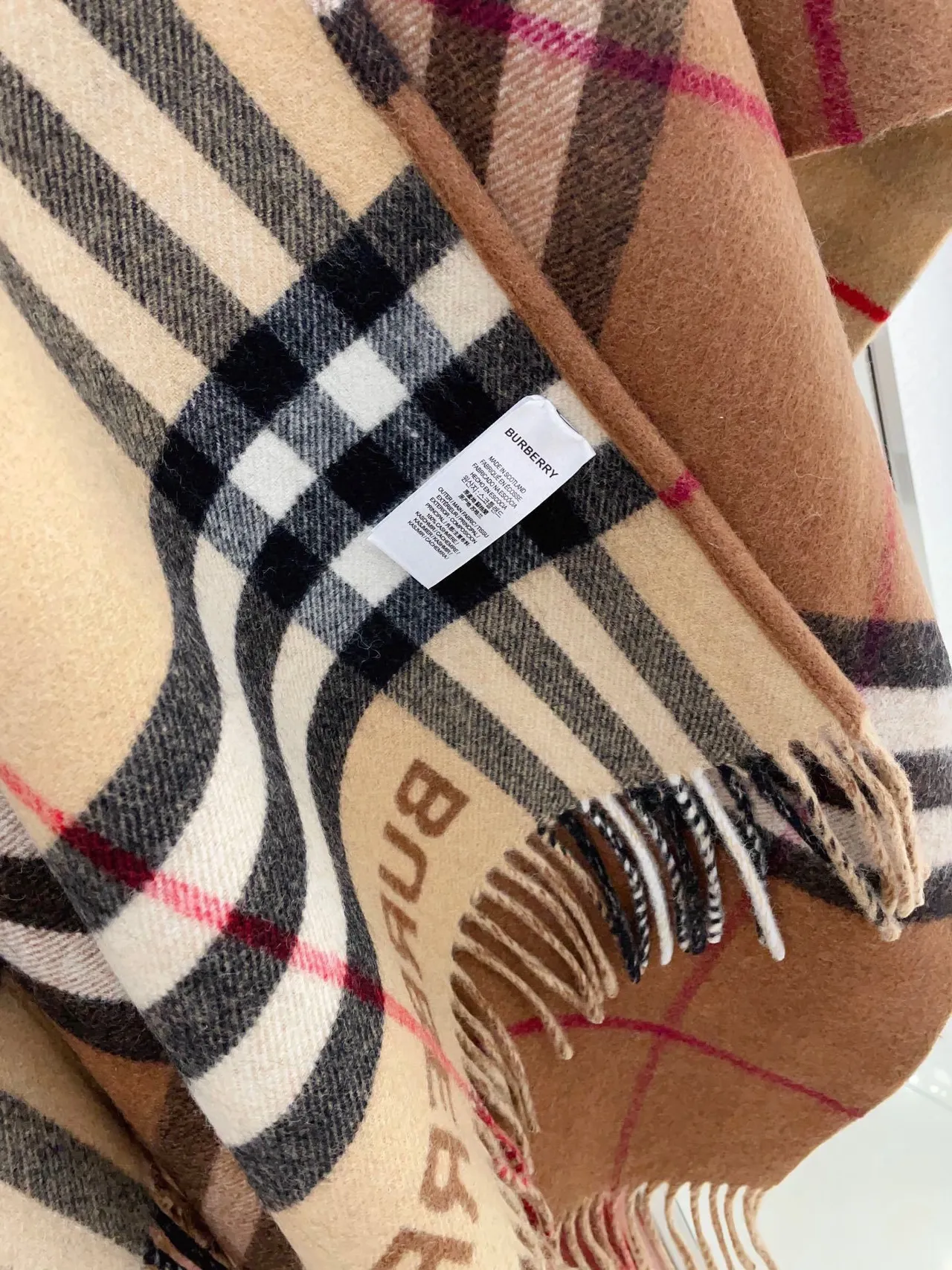 Burberry 米色黑 Nova Check Pattern 扭边流苏下摆羊绒围巾 8