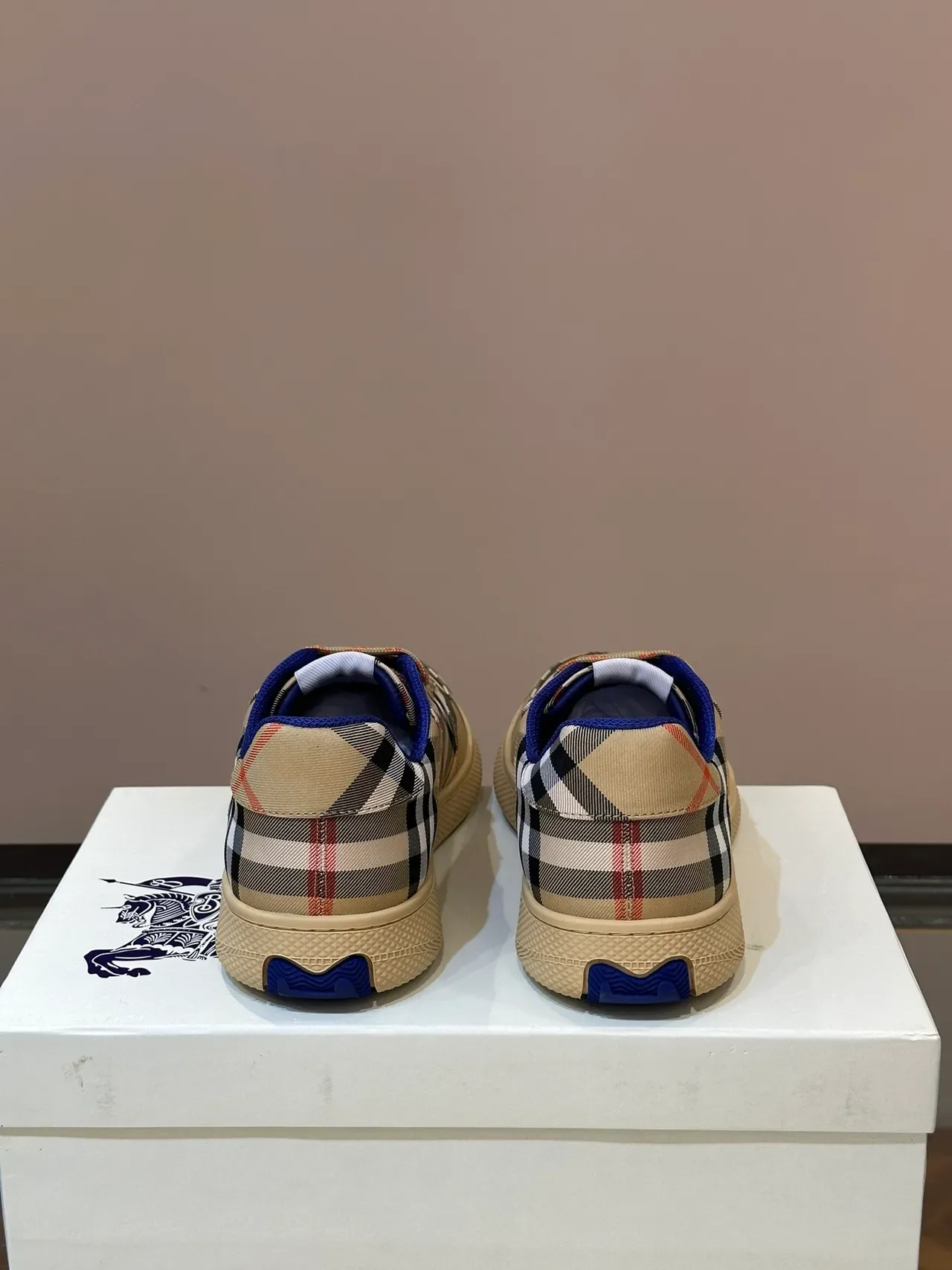 Burberry Beige Bleu Maison à Carreaux Tissu Canvas Dessus Doublure Contraste Sneakers Lifestyle 4