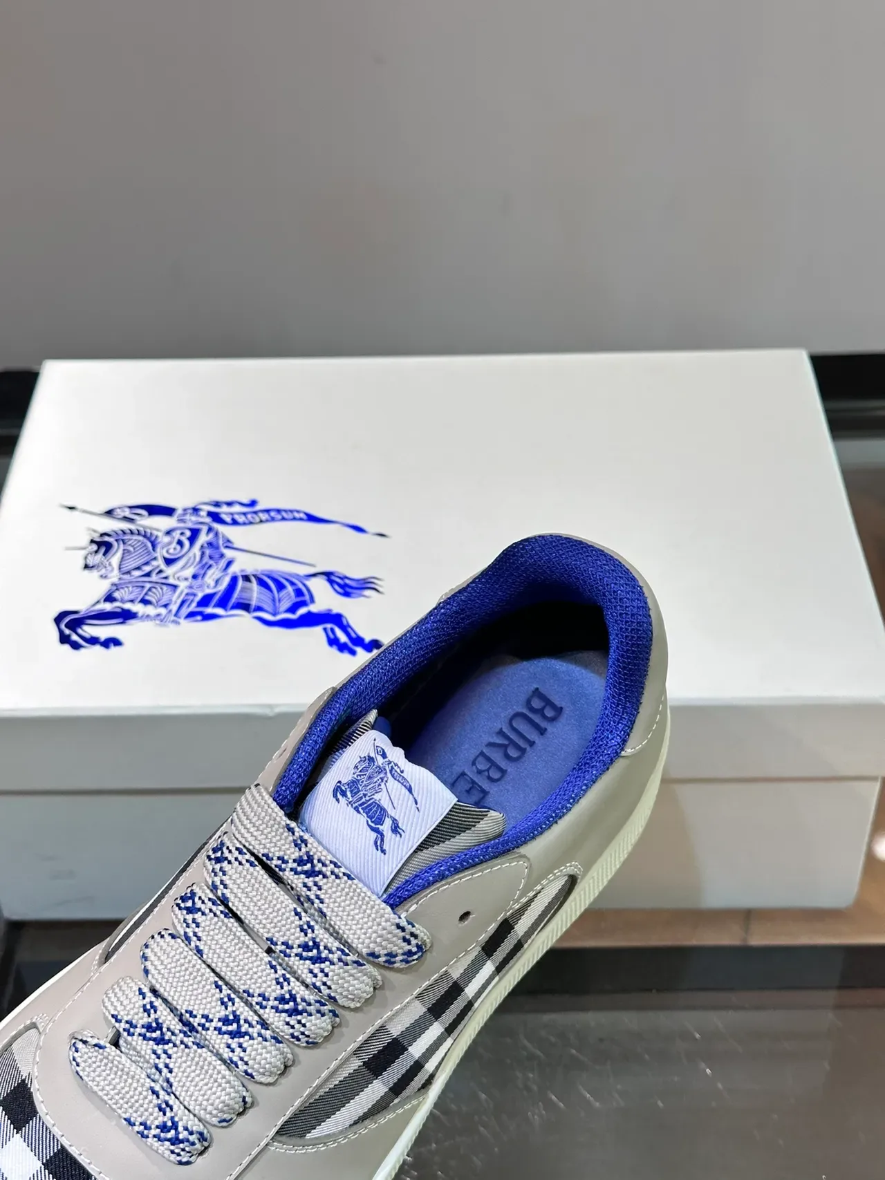 Burberry Beige Blue Baskets Lifestyle en Cuir de Tige Basse 4