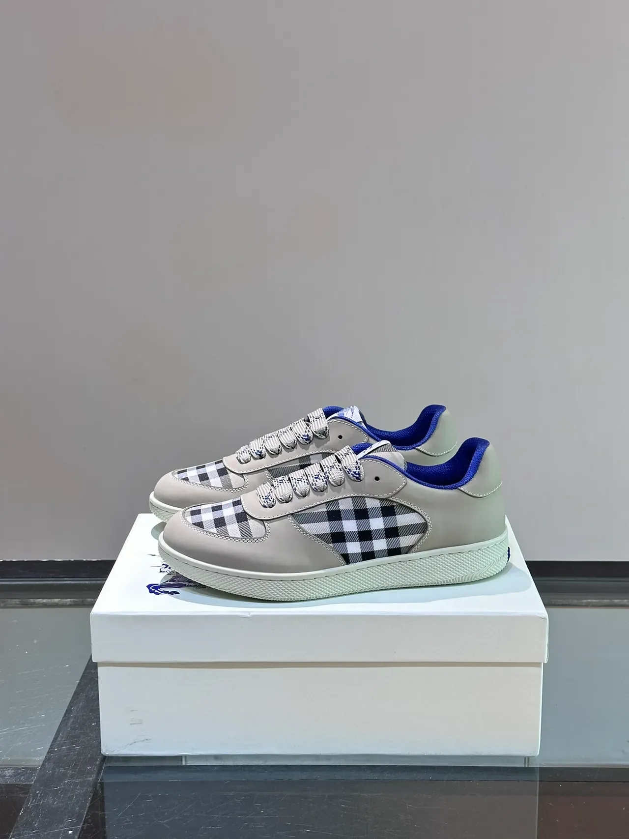 Burberry Beige Blue Baskets Lifestyle en Cuir de Tige Basse 5