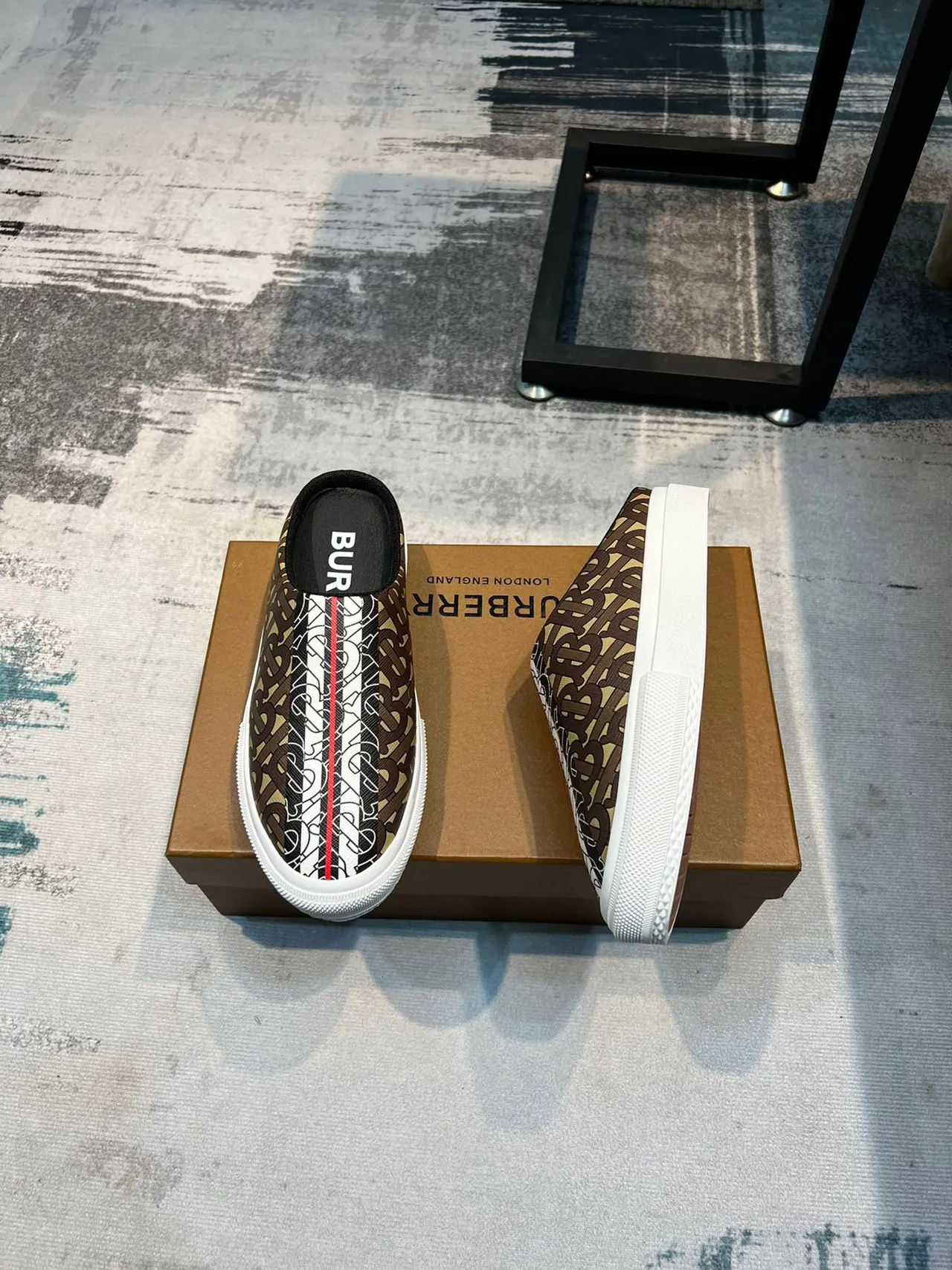 Burberry بيج براون مونوغرام كانفاس بدون ظهر سلايب أون أحذية كاجوال 4