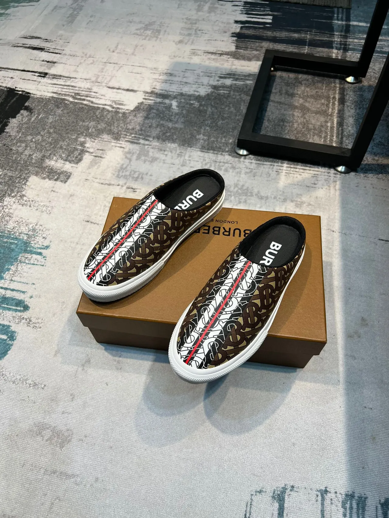 Burberry بيج براون مونوغرام كانفاس بدون ظهر سلايب أون أحذية كاجوال 5