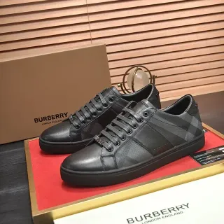 Burberry حذاء رياضي أسود ورمادي ألواح جلدية ومفتاح بناء منخفض مربوط أسلوب حياة