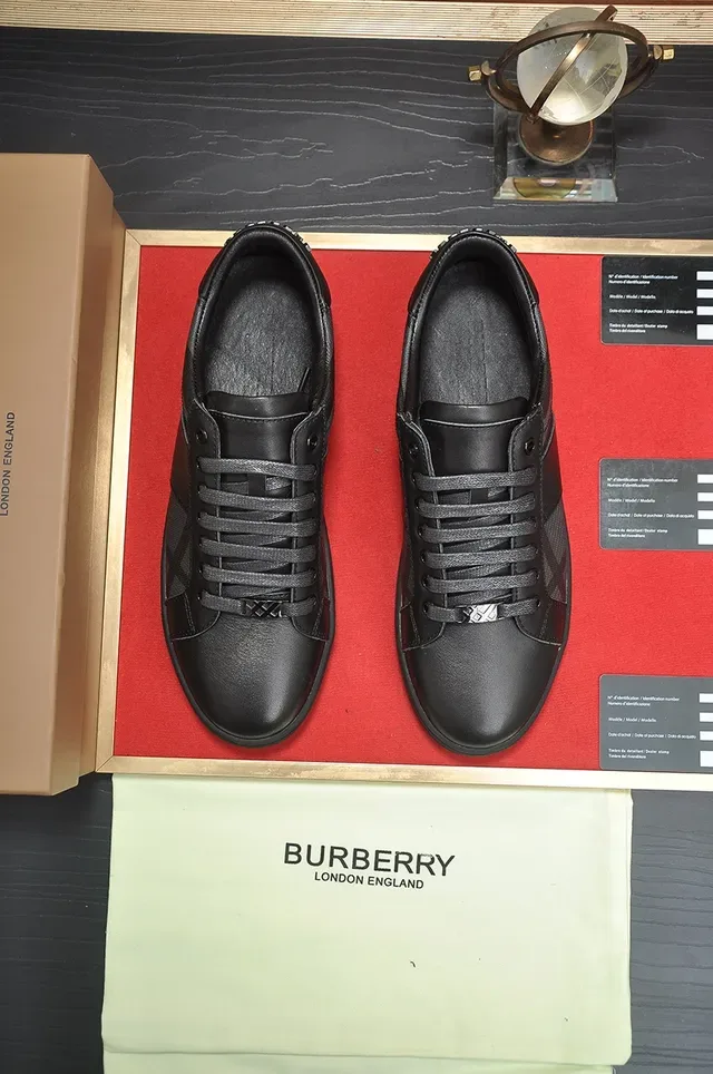 Burberry حذاء رياضي أسود ورمادي ألواح جلدية ومفتاح بناء منخفض مربوط أسلوب حياة 3