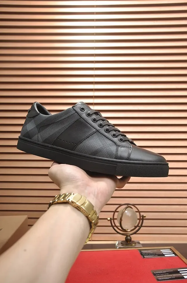 Burberry حذاء رياضي أسود ورمادي ألواح جلدية ومفتاح بناء منخفض مربوط أسلوب حياة 4