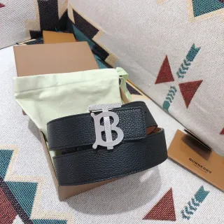 Burberry Knight Belt Cinto Preto de Couro Granulado Fivela de Prata Cinto de Couro